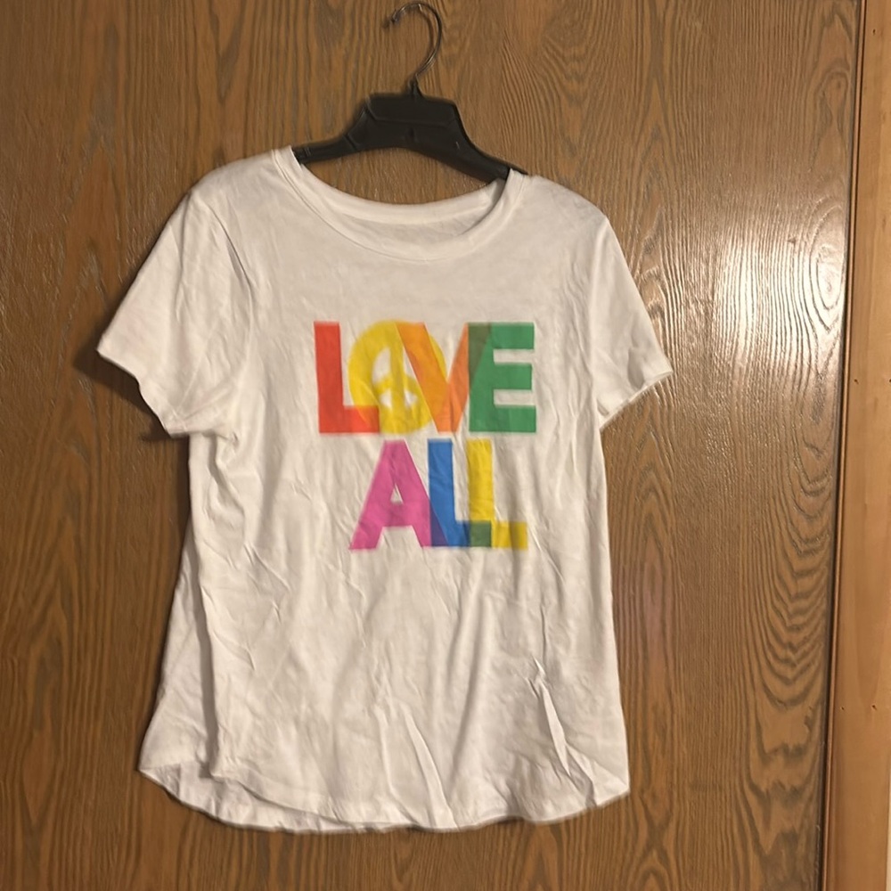 NWT Old Navy Love All WhiteShort  Sleeve-Tee. Size (M)